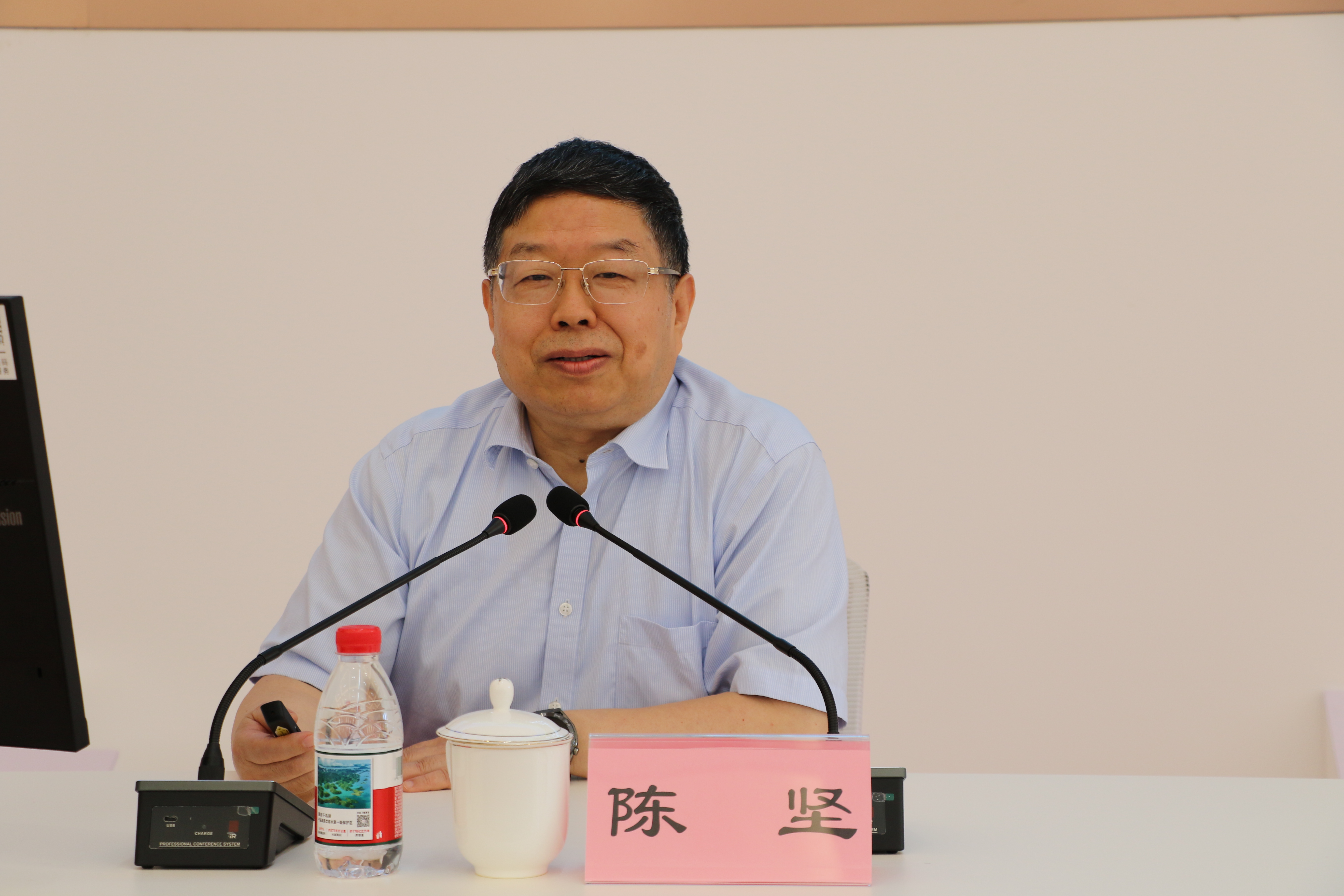陳堅(jiān)院士作報(bào)告