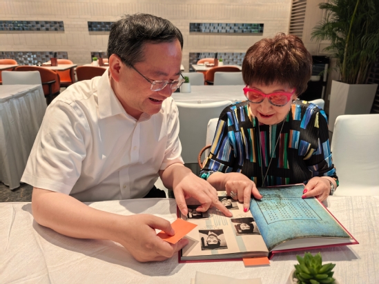 向林貝聿嘉校友介紹個人紀念冊內(nèi)容