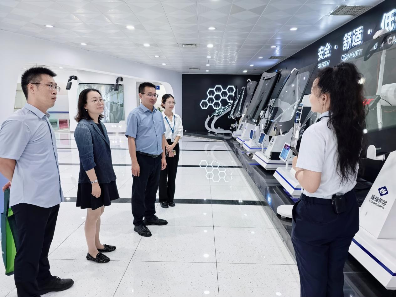 在福耀集團參觀交流