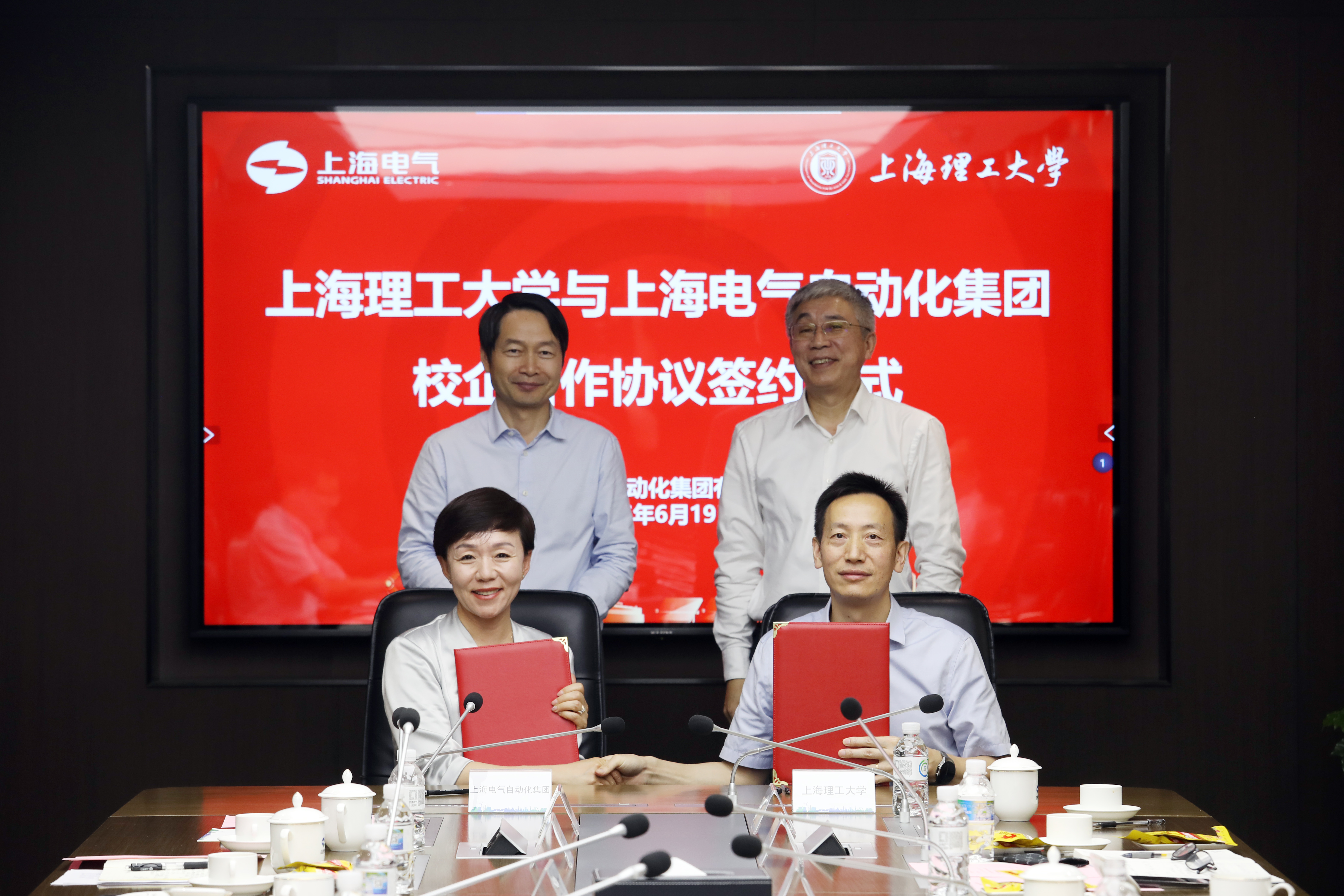 校企雙方簽署戰(zhàn)略合作協(xié)議