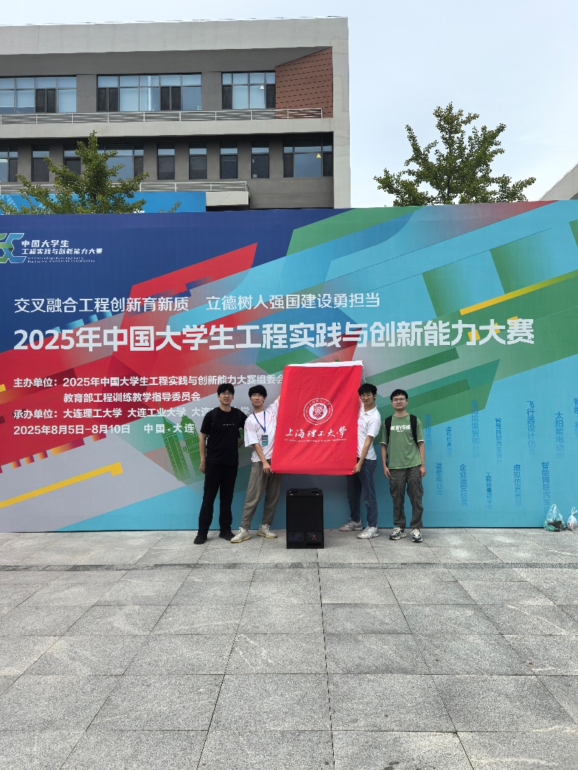 代佳俊小隊(duì)合影