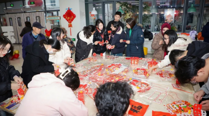 留校學生體驗年俗文化