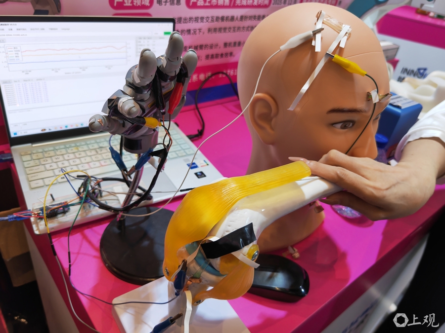 具身智能柔性感知導(dǎo)電水凝膠傳感器