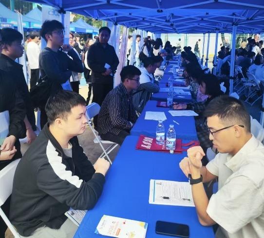 招聘會現(xiàn)場