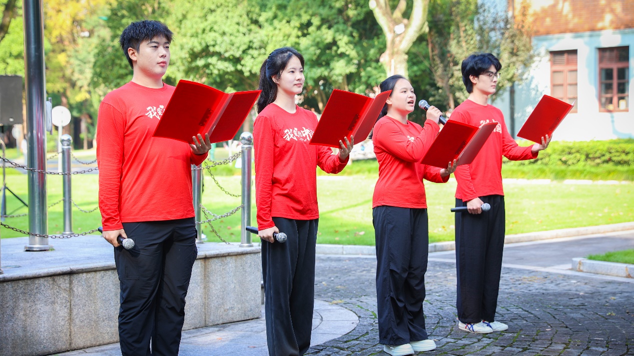 《踔厲奮發(fā)新征程 挺膺擔(dān)當(dāng)正青春》主題朗誦