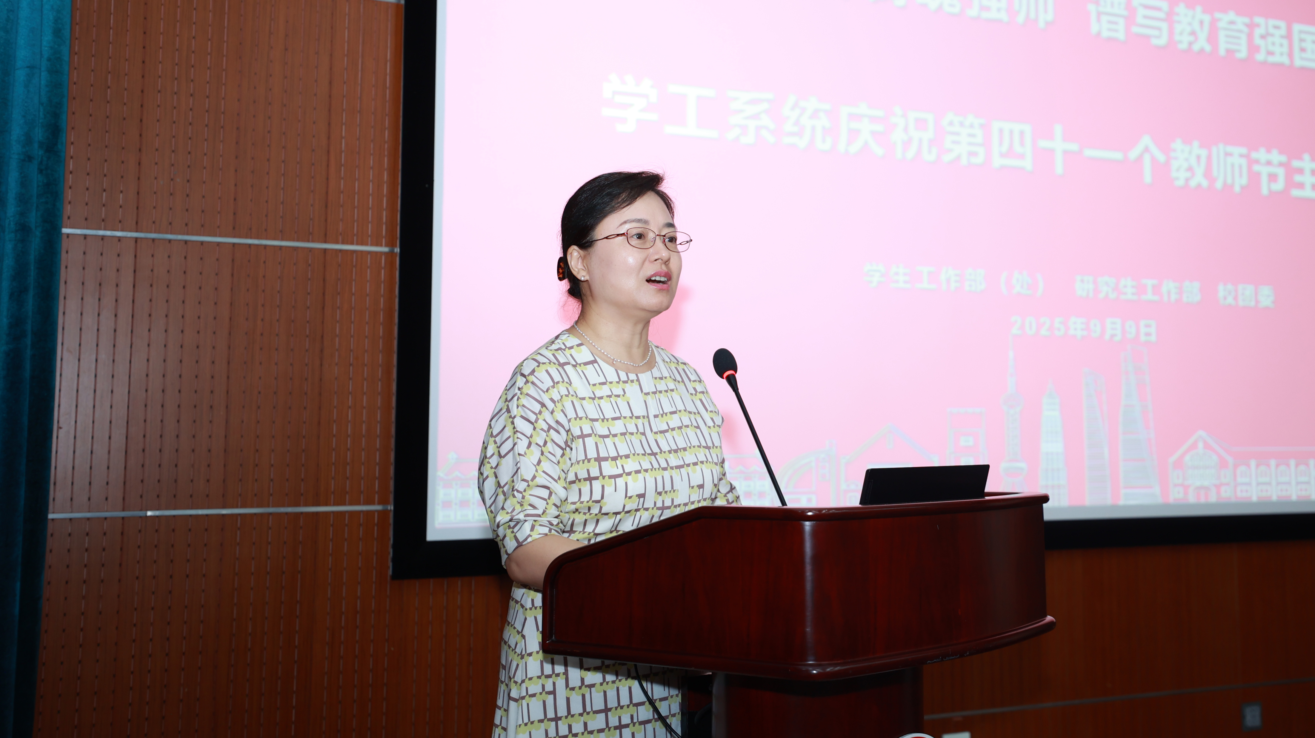 牛翔宇作為科研導(dǎo)師代表發(fā)言