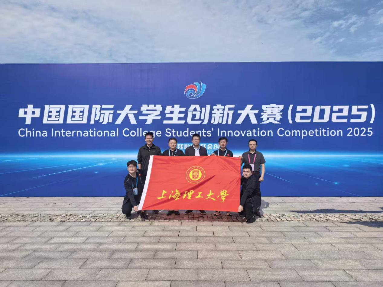 定海神針團(tuán)隊(duì)項(xiàng)目成員合影