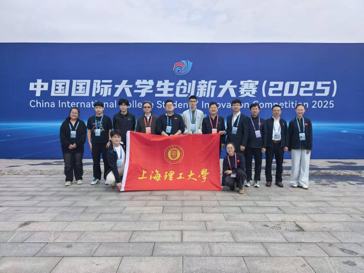 獲獎(jiǎng)團(tuán)隊(duì)合影