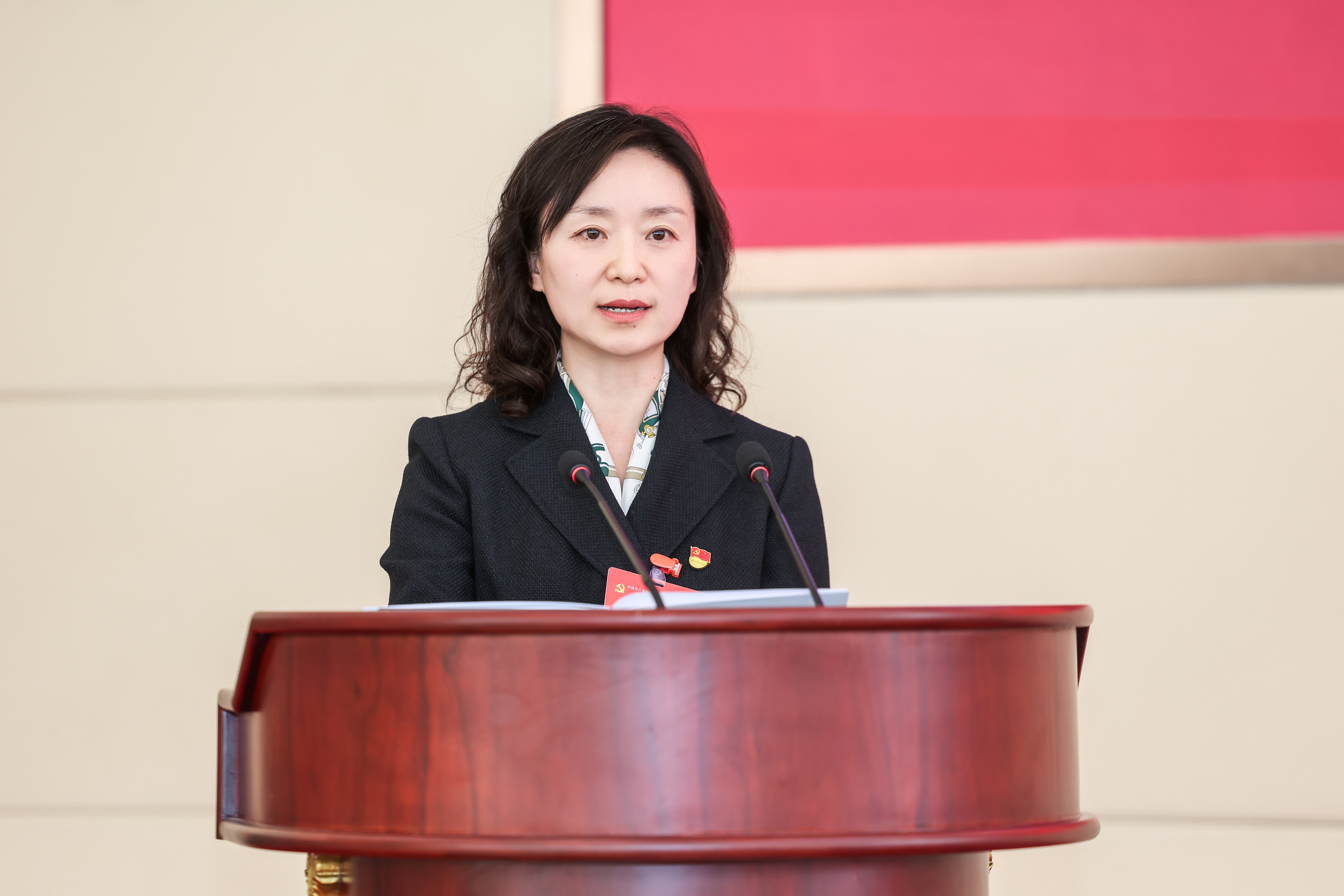 姚秀雯作工作報(bào)告