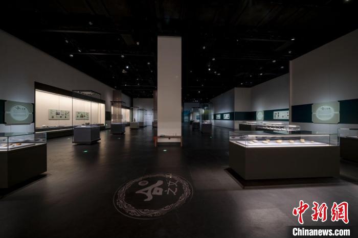 “合子記——陳國楨藏中國古代瓷盒展暨陳國楨捐贈古代陶瓷展”在上海交通大學(xué)開展?！∩虾＝淮蠊﹫D