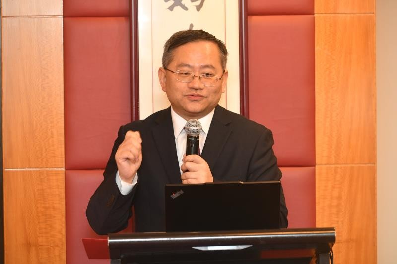 校長朱新遠(yuǎn)致辭