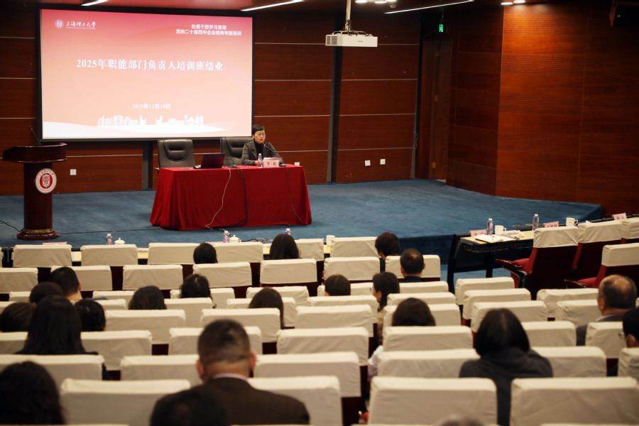 賀莉做培訓(xùn)班結(jié)業(yè)講話