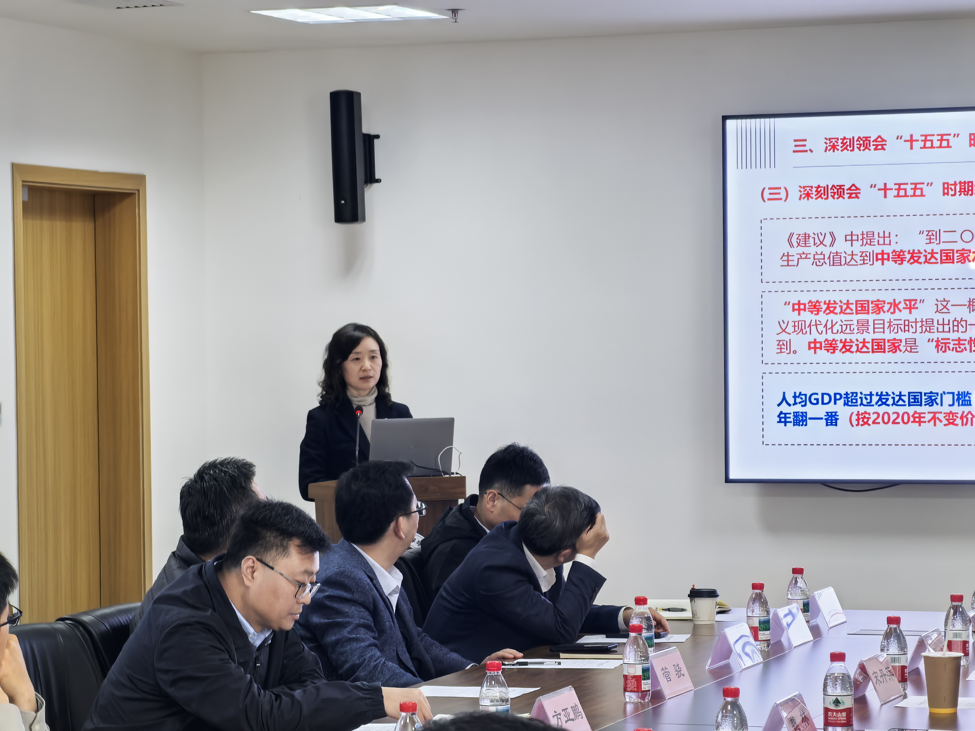 姚秀雯作黨的二十屆四中全會精神宣講