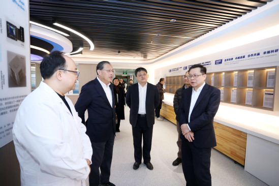 參觀智能科技學院實驗室