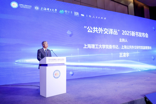 王凌宇主持發(fā)布會