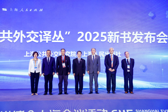 與會領(lǐng)導(dǎo)嘉賓合影留念