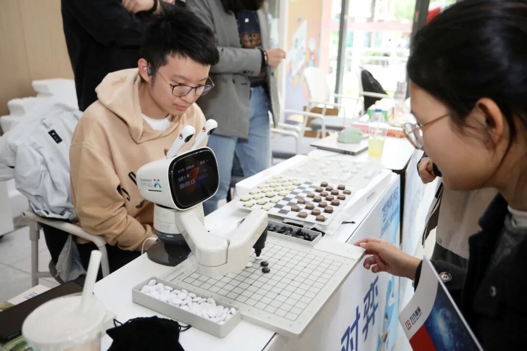 趣味互動區(qū)