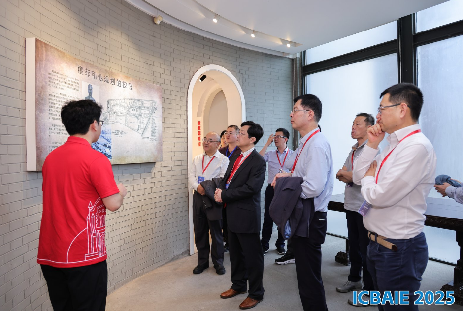 參觀上海理工大學(xué)校史館