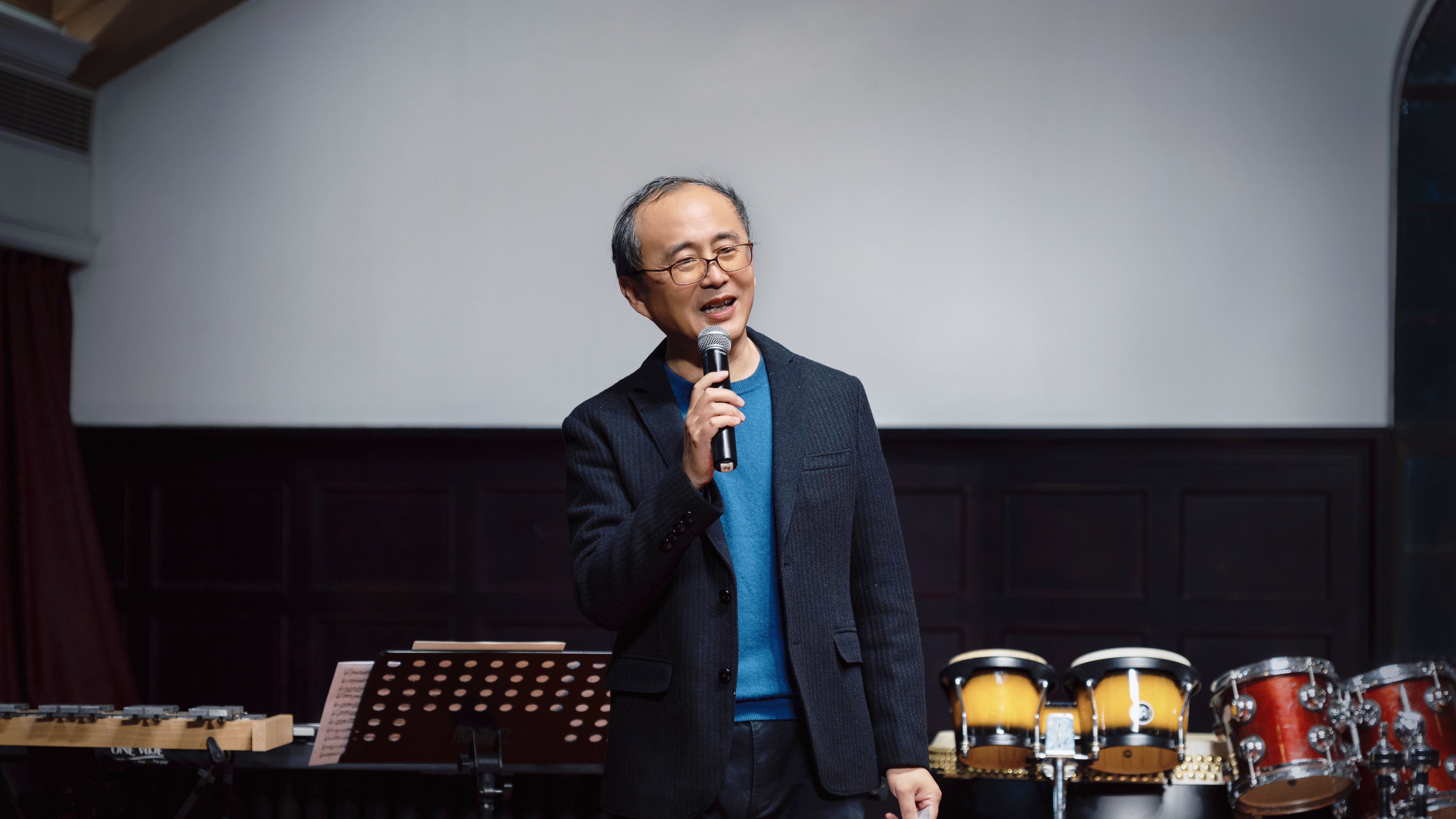 周衛(wèi)東主持