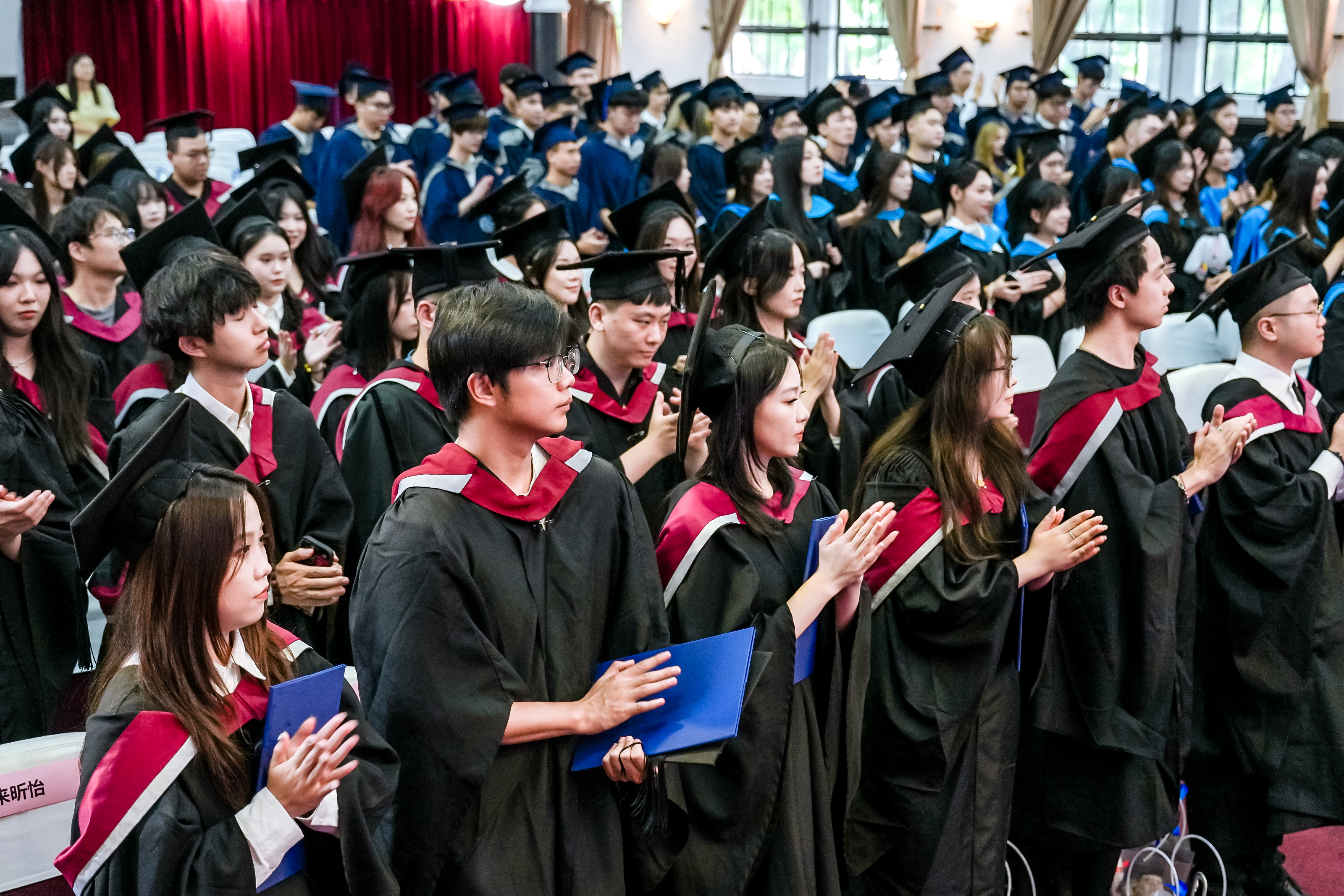 畢業(yè)典禮暨學(xué)位授予儀式現(xiàn)場