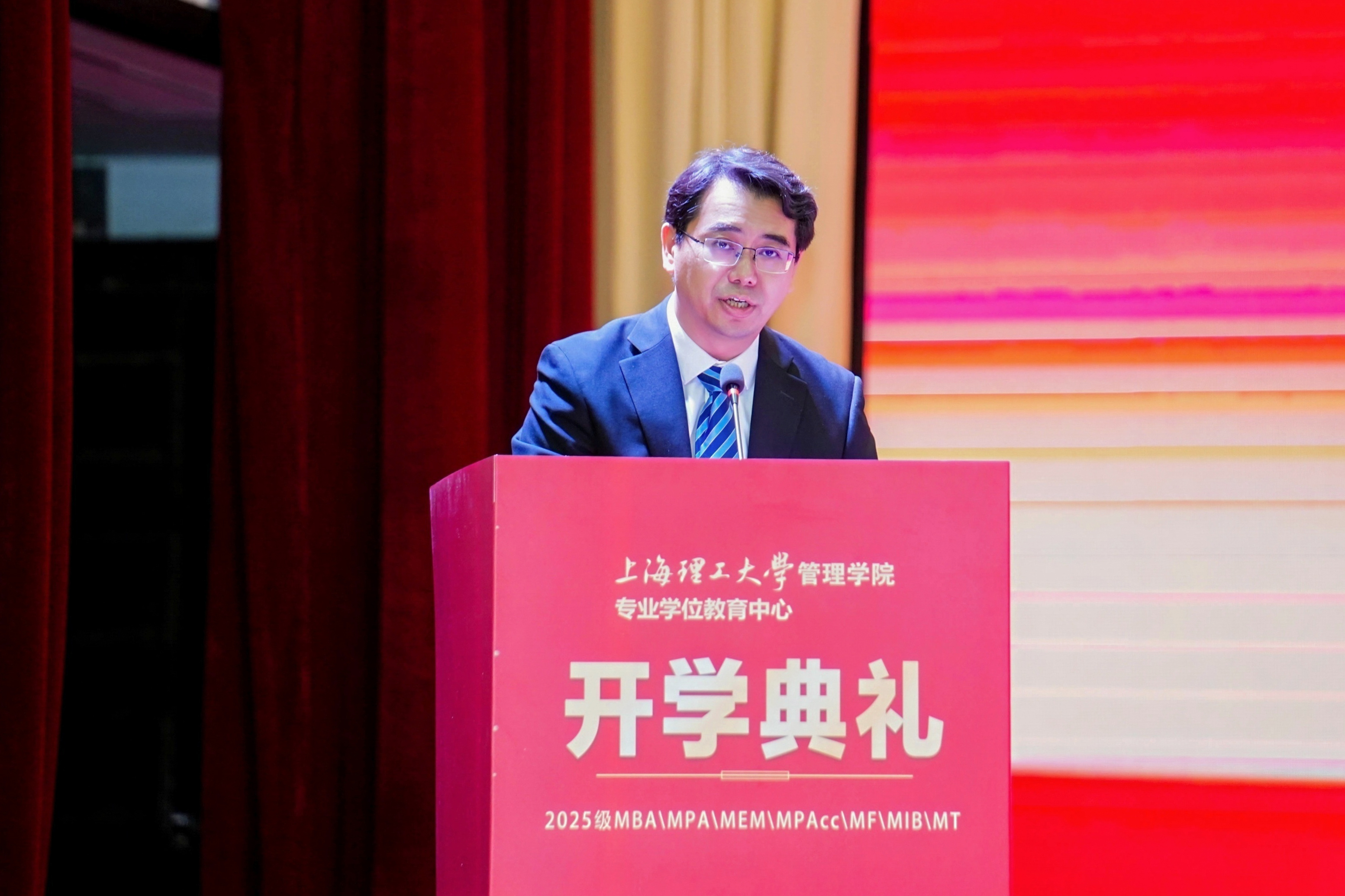 劉魏巍主持典禮